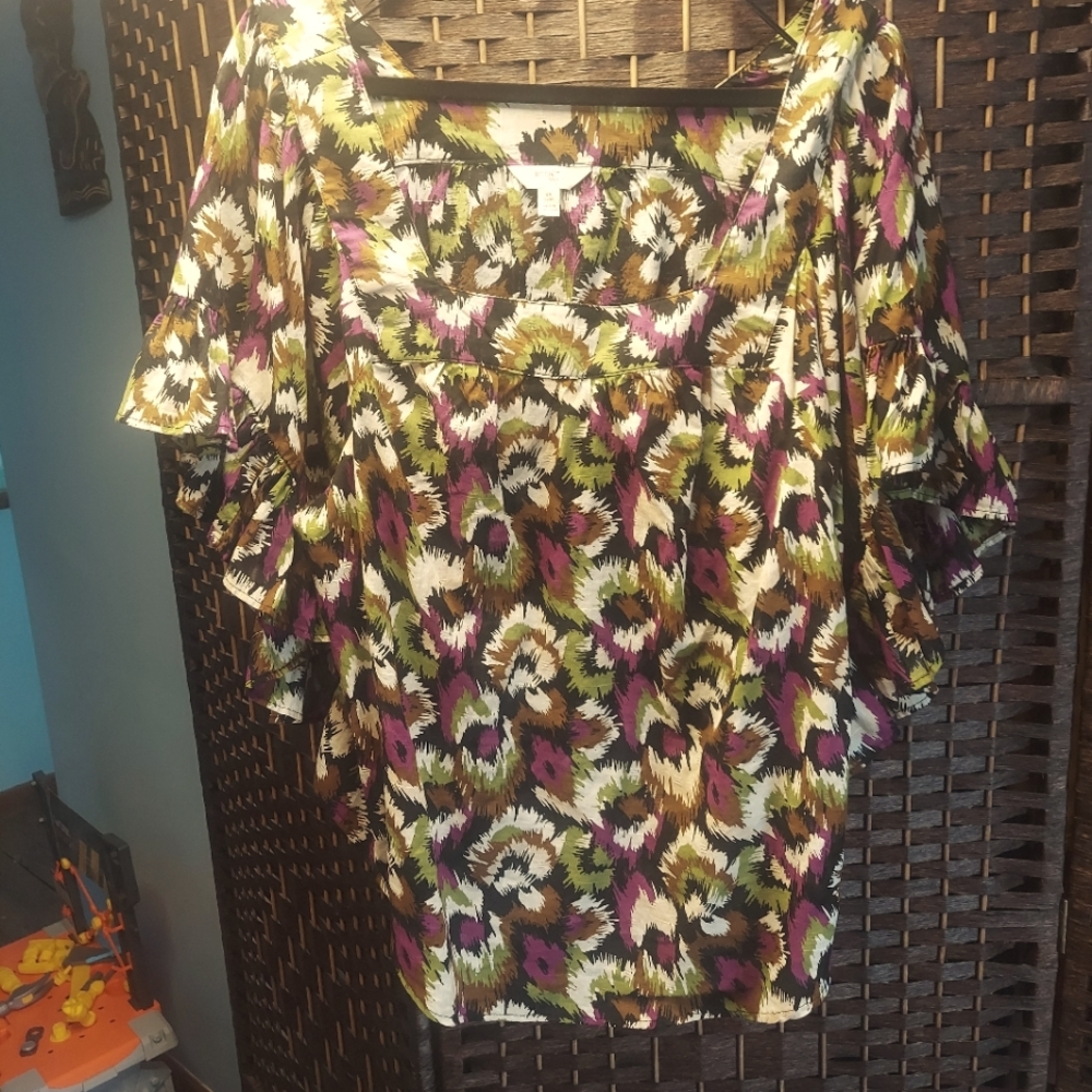 Ruffled sleeve top!